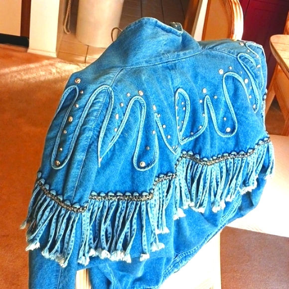 Women's Vintage denim jacket w/metal stud detailed, frayed fringes design/NEW - Picture 6 of 13
